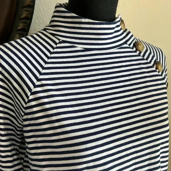 Vineyard Vine Women’s Navy Blue White Striped Mock Turtleneck Top Medium - Picture 2 of 11